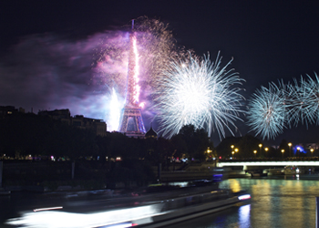 Cena-crociera del 14 luglio a Parigi con fuochi d’artificio