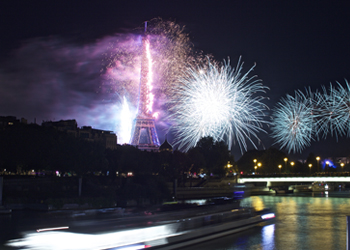 Schifffahrt mit Dinner und Feuerwerk am 14. Juli