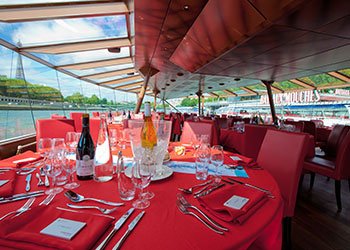 Fête des Mères sur un bateau à Paris