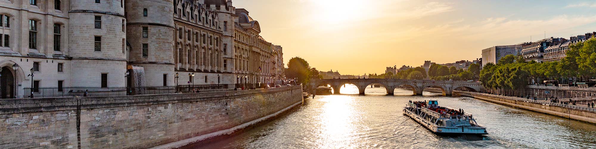 Seine river cruise & mealbox