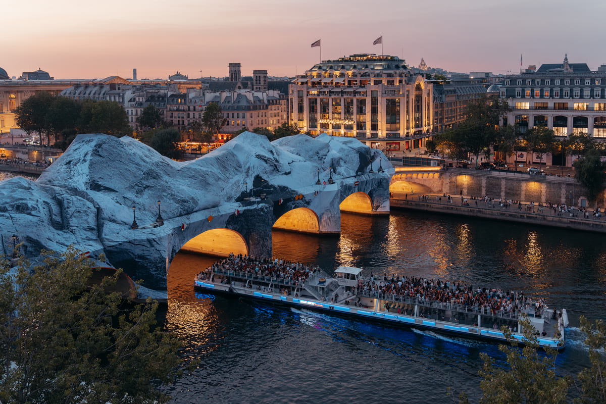 La Caverne du Pont Neuf par JR